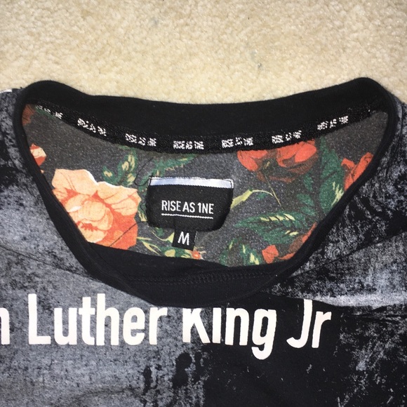 Dark gray Martin Luther King Jr. t-shirt. - Picture 5 of 5